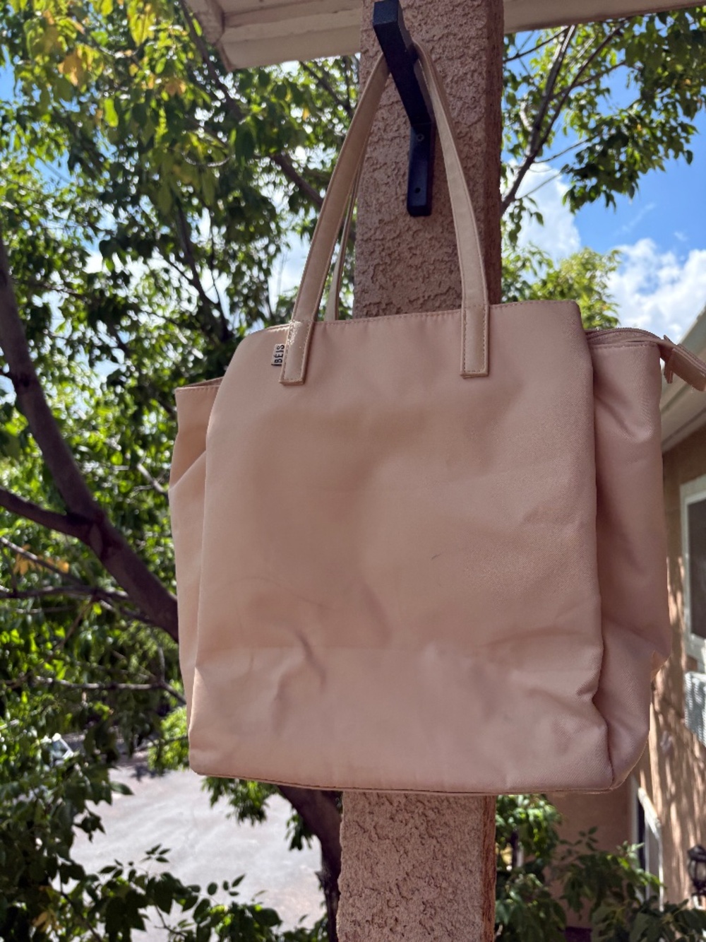 beis commuter tote bag in beige